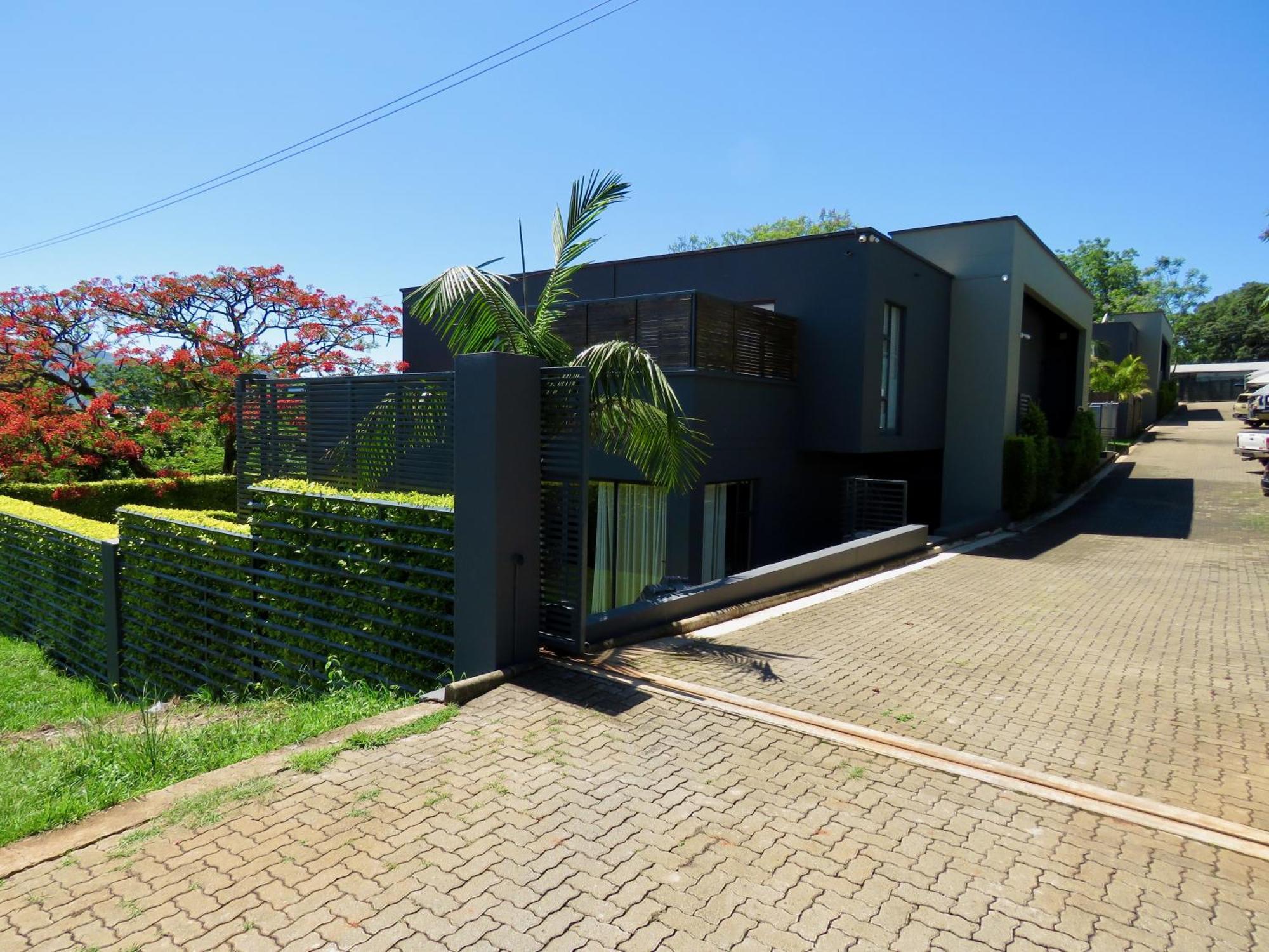 The Executive - Exclusive Self-Catering Apartments - Ezulwini Exteriör bild